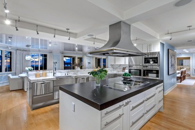 Spectacular and rarely found direct oceanfront villa with - photo 27