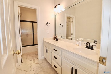 Beautifully maintained patio home located in the gated golf - photo 28