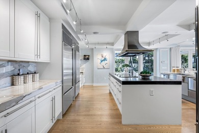 Spectacular and rarely found direct oceanfront villa with - photo 30