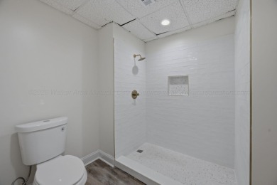 Smith Lake (Rock Creek) A fully renovated lake cottage on a nice - photo 33