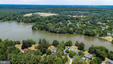 Nestled on Peachblossom Creek in Easton is a property that won't - photo 3
