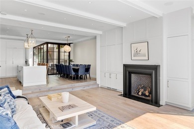This fully furnished rental is available for the months of - photo 17