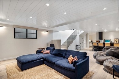 This fully furnished rental is available for the months of - photo 29