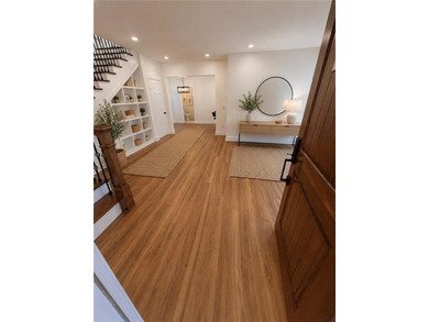Beautifully remodeled single-family cottage located in Newport's - photo 2