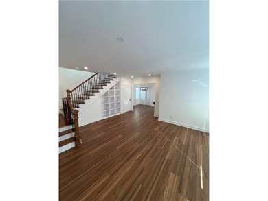 Beautifully remodeled single-family cottage located in Newport's - photo 3