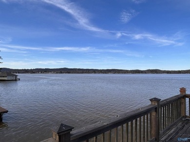 Welcome to scenic Weiss Lake! This beautifully renovated home - photo 4