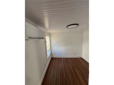 Beautifully remodeled single-family cottage located in Newport's - photo 8