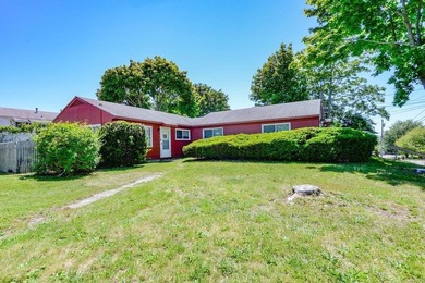This side-by-side duplex, situated on a desirable corner lot in - photo 3