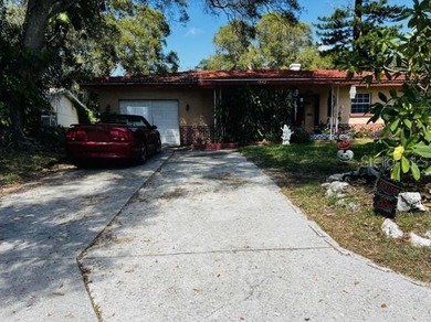 Great location non flood zone , 3 bedroom 1 and 1/2 bath block - photo 2
