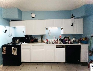 Great location non flood zone , 3 bedroom 1 and 1/2 bath block - photo 6
