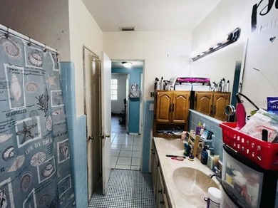 Great location non flood zone , 3 bedroom 1 and 1/2 bath block - photo 10