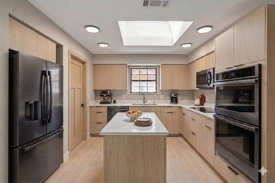 Rare opportunity to own approximately 1 acre in the heart of - photo 4
