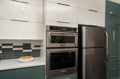 Experience elevated San Diego living in this contemporary Lucent - photo 4