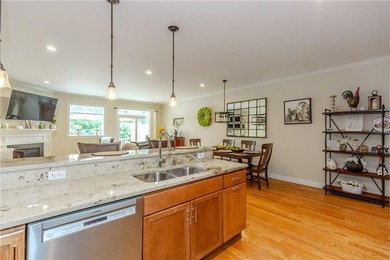 Immaculate and turnkey, this exceptional condominium offers - photo 5