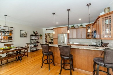 Immaculate and turnkey, this exceptional condominium offers - photo 7