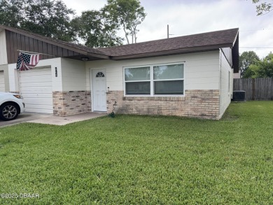 (private lake, pond, creek) Home For Sale in South Daytona Florida