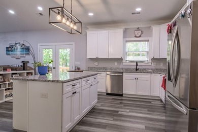 Beautiful newer home with an open floor plan featuring 4 - photo 13