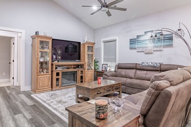 Beautiful newer home with an open floor plan featuring 4 - photo 17