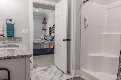 Beautiful newer home with an open floor plan featuring 4 - photo 22