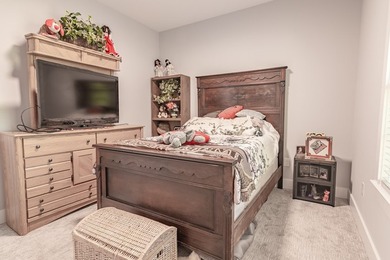 Beautiful newer home with an open floor plan featuring 4 - photo 24