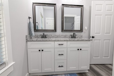 Beautiful newer home with an open floor plan featuring 4 - photo 25