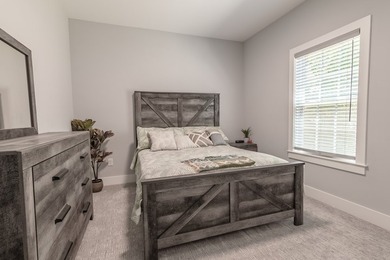 Beautiful newer home with an open floor plan featuring 4 - photo 29