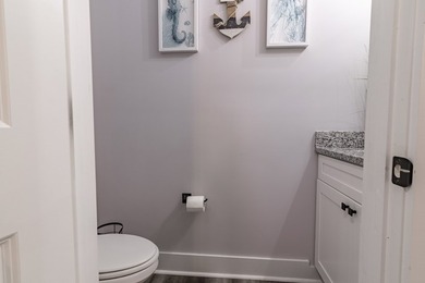 Beautiful newer home with an open floor plan featuring 4 - photo 30