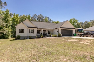 Beautiful newer home with an open floor plan featuring 4 - photo 31