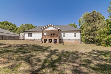 Beautiful newer home with an open floor plan featuring 4 - photo 33