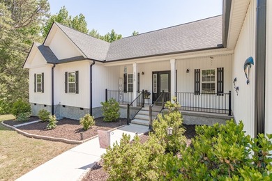 Beautiful newer home with an open floor plan featuring 4 - photo 41