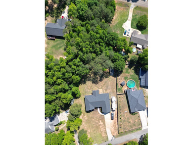Beautiful newer home with an open floor plan featuring 4 - photo 42