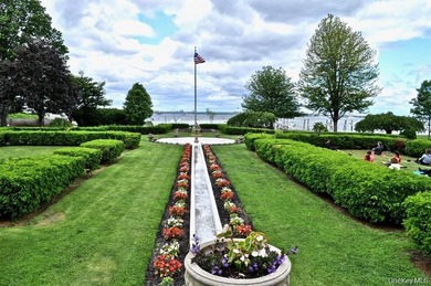 Price Reduction! Amazing Deal! Step into this bright and - photo 10