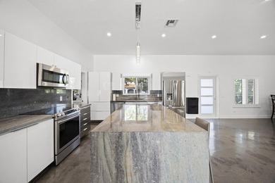Great investment property tenant in place. Beautifully renovated - photo 16