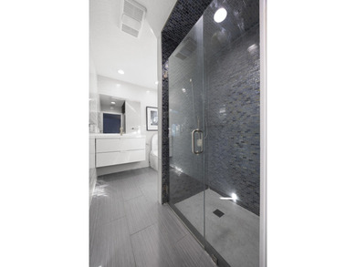 Great investment property tenant in place. Beautifully renovated - photo 34