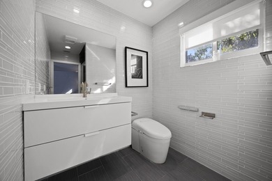 Great investment property tenant in place. Beautifully renovated - photo 37