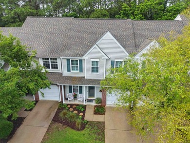 Well maintained and updated 3 bedroom, 3 1/2 bathroom with a - photo 2