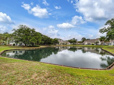 Well maintained and updated 3 bedroom, 3 1/2 bathroom with a - photo 6