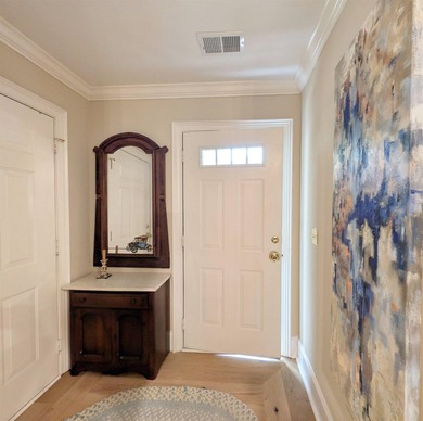 Well maintained and updated 3 bedroom, 3 1/2 bathroom with a - photo 7