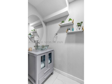 Discover modern living in this stylish 3-bedroom, 2.5-bathroom - photo 7