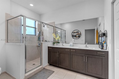 Discover modern living in this stylish 3-bedroom, 2.5-bathroom - photo 9