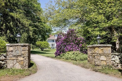 Set behind stone pillars and surrounded by 4.72 acres of - photo 2