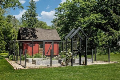Set behind stone pillars and surrounded by 4.72 acres of - photo 7