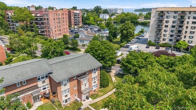 Welcome home to this beautifully renovated top-floor, walkup - photo 29