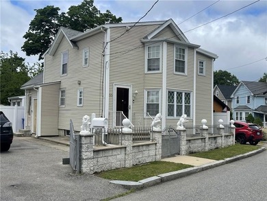 Beautifully renovated Colonial located in a desirable Riverside - photo 2