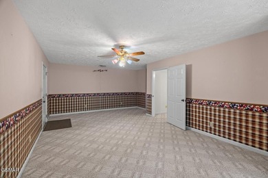 With an acceptable offer, the sellers will pay $20,000 towards - photo 33