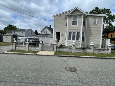 Beautifully renovated Colonial located in a desirable Riverside - photo 3