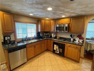 Beautifully renovated Colonial located in a desirable Riverside - photo 10