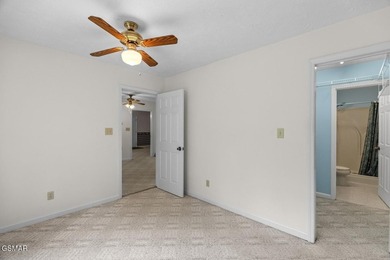 With an acceptable offer, the sellers will pay $20,000 towards - photo 44