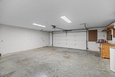 With an acceptable offer, the sellers will pay $20,000 towards - photo 53