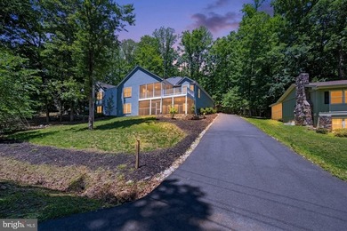Welcome to 708 Eastover Parkway, where modern design, flexible - photo 2